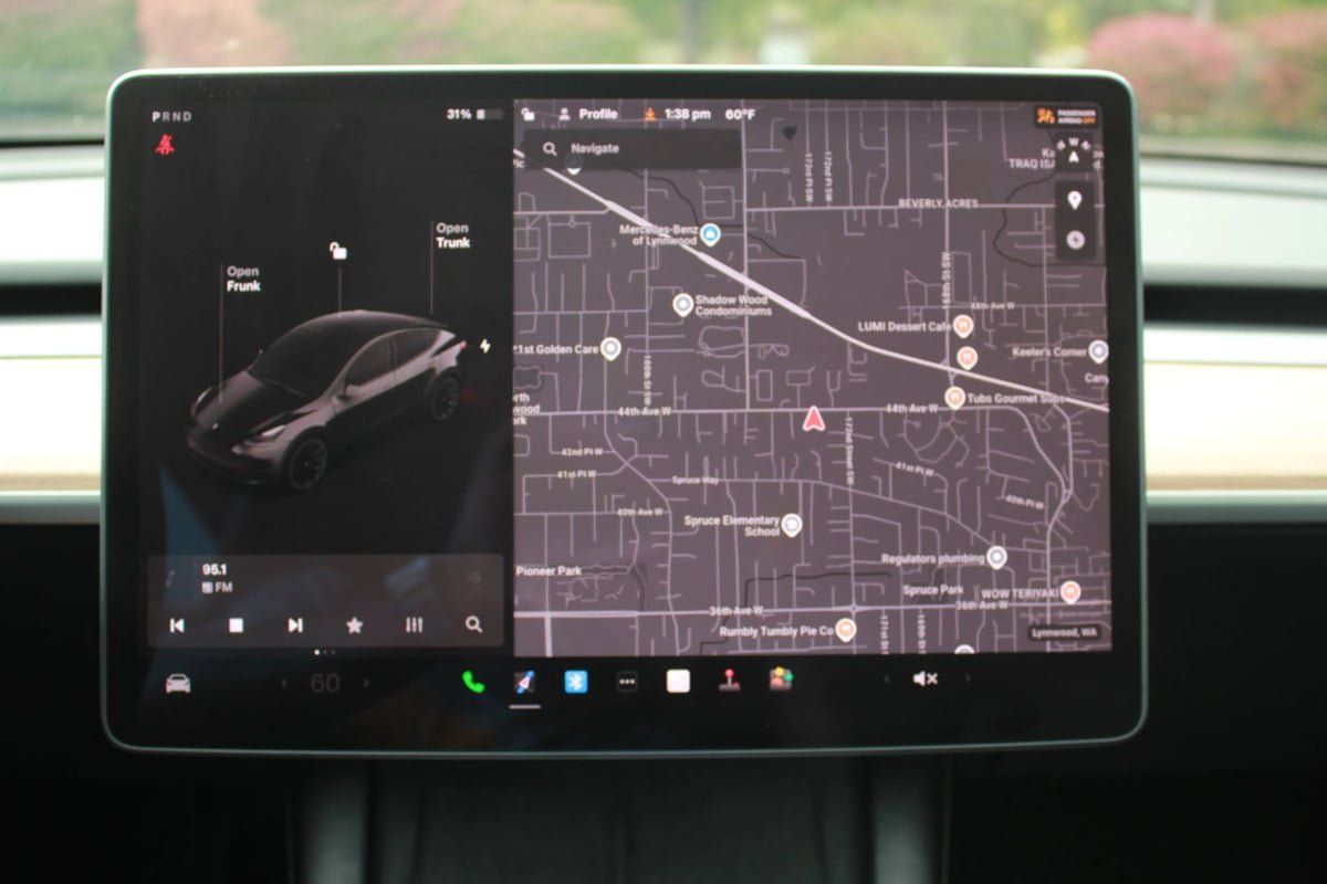 Used 2022 Tesla Model Y Long Range AWD/4WD image 13