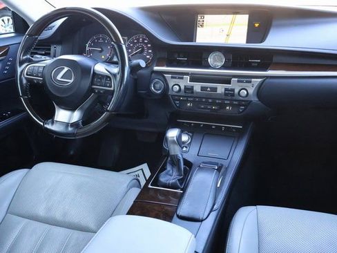 Used 2017 Lexus ES 350 w/ Ultra Luxury Package image 15