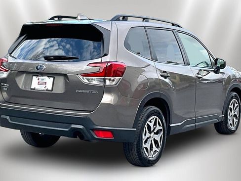 Certified 2022 Subaru Forester Premium AWD/4WD image 5