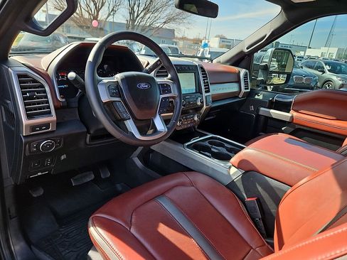 Used 2021 Ford F350 Platinum w/ FX4 Off-Road Package image 15