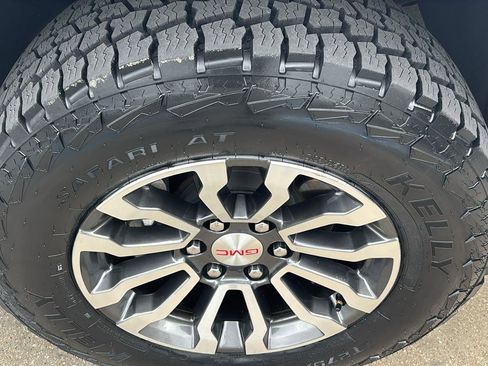 Certified 2022 GMC Sierra 1500 AT4 w/ AT4 Premium Package AWD/4WD image 11