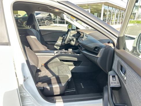 Used 2023 Nissan Rogue SV image 14