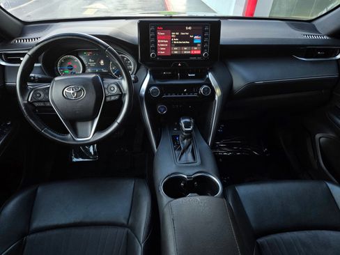 Certified 2021 Toyota Venza XLE image 12