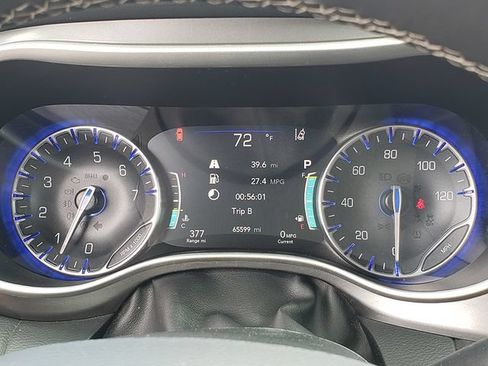 Used 2024 Chrysler Pacifica Touring-L FWD image 21
