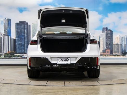 Used 2025 BMW 740i xDrive w/ Premium Package image 12