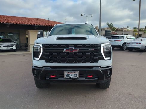 Certified 2025 Chevrolet Silverado 2500 ZR2 image 3