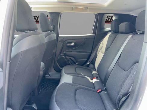 Used 2023 Jeep Renegade Latitude w/ Sun/Sound Group AWD/4WD image 10