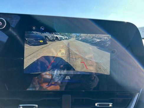Used 2025 Chevrolet Equinox LT FWD image 20