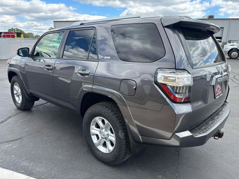 Used 2018 Toyota 4Runner SR5 AWD/4WD image 5