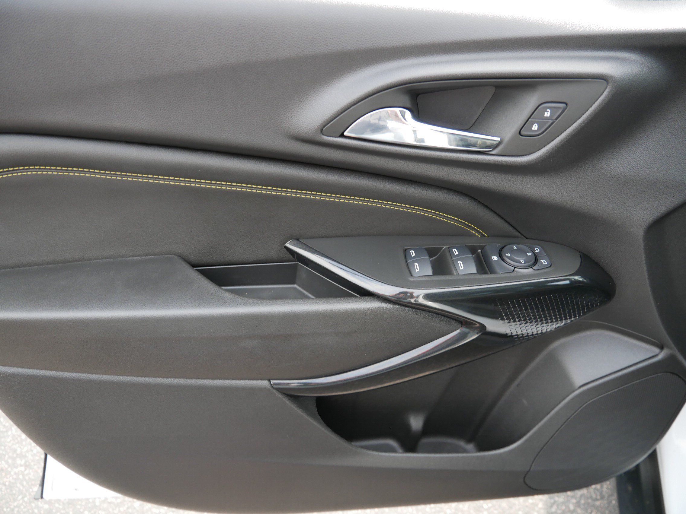 Used 2025 Chevrolet Trax ACTIV w/ Sunroof Package FWD image 19