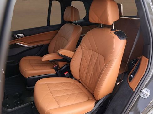 Used 2025 BMW X7 xDrive40i w/ Executive Package image 25