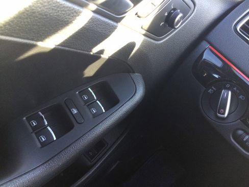 Used 2017 Volkswagen Jetta GLI image 34