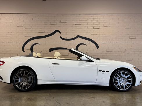Used 2011 Maserati GranTurismo Convertible RWD image 5