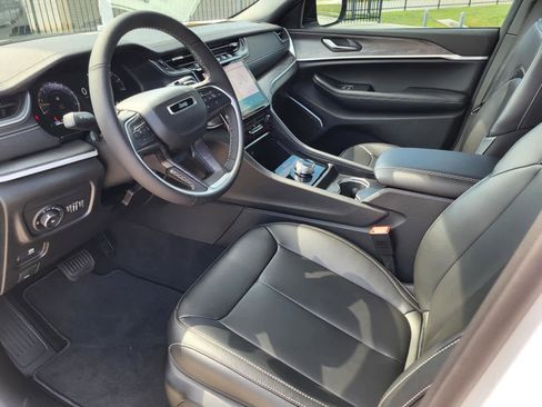 New 2025 Jeep Grand Cherokee Limited w/ Black Appearance Package image 14