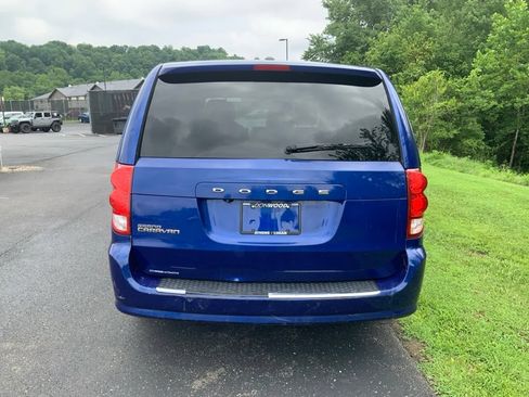 Used 2019 Dodge Grand Caravan SE w/ UConnect Hands-Free Group FWD image 9