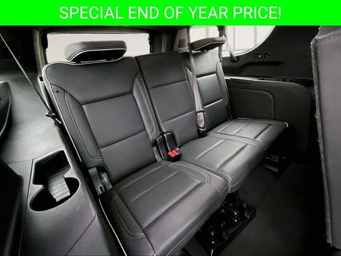 Used 2024 Chevrolet Suburban Premier image 26