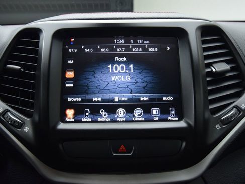 Used 2016 Jeep Cherokee Trailhawk image 17