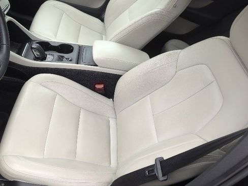 Used 2020 Volvo XC40 T5 Momentum w/ Protection Package Premier image 16