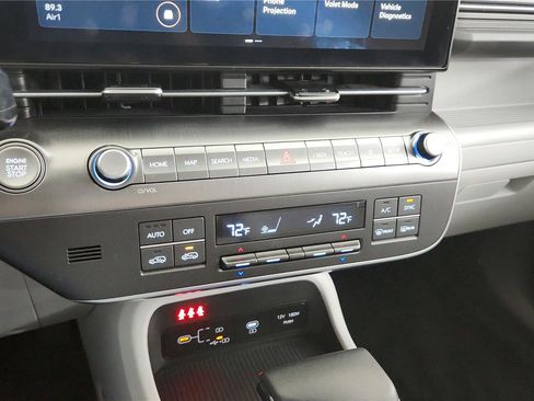Used 2025 Hyundai Kona SEL AWD/4WD image 24