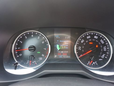 Used 2021 Toyota RAV4 XLE Premium FWD image 6