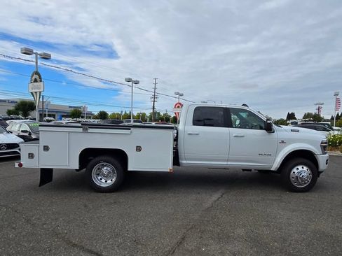 New 2026 RAM 5500 4x4 Crew Cab w/ Laramie Trim Package image 7