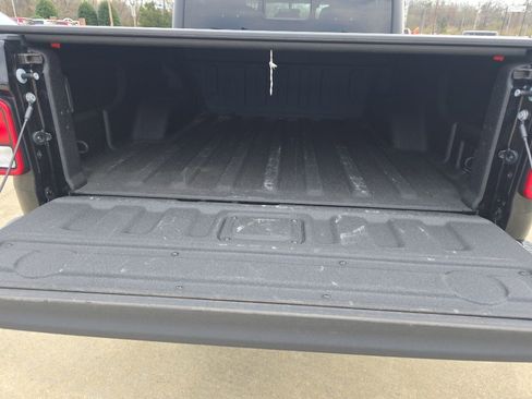 Used 2023 Jeep Gladiator Overland image 13