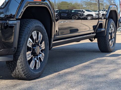 New 2026 GMC Sierra 3500 Denali w/ Denali Reserve Package AWD/4WD image 6