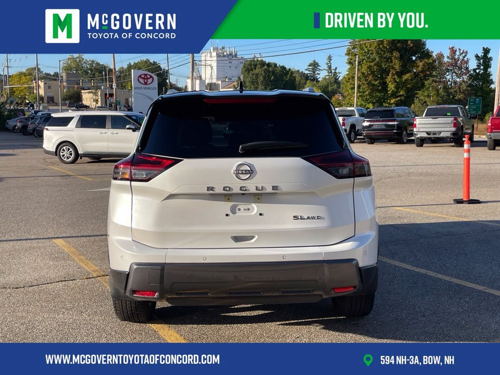 Used 2024 Nissan Rogue SL AWD/4WD image 4