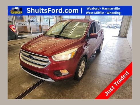 Used 2017 Ford Escape SE w/ SE Cold Weather Package AWD/4WD image 1
