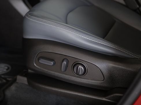 Used 2022 Buick Enclave Essence w/ Sport Touring Edition image 22