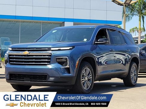 Certified 2025 Chevrolet Traverse LT FWD image 15