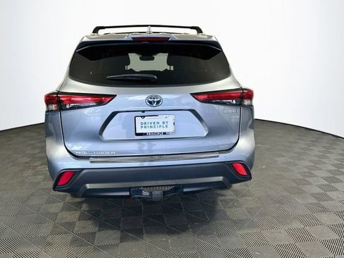 Used 2023 Toyota Highlander XLE AWD/4WD image 7