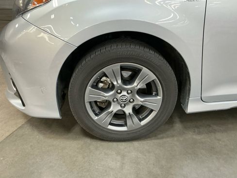 Used 2019 Toyota Sienna SE Premium w/ Carpet Mat Package AWD/4WD image 26