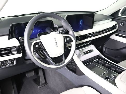 Used 2025 Lincoln Aviator Reserve image 6
