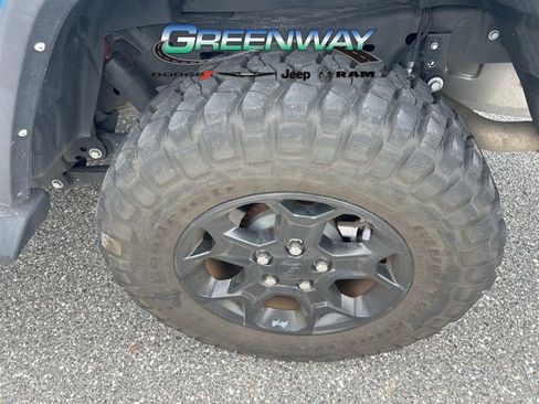 Used 2023 Jeep Gladiator Willys image 4