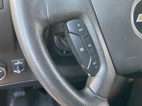 Used 2018 Chevrolet Express 2500 w/ Driver Convenience Package image 18