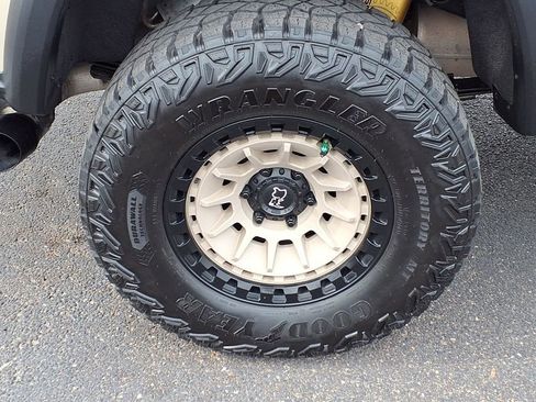 Used 2024 Chevrolet Colorado ZR2 w/ Technology Package image 9