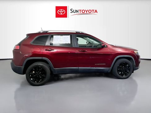 Used 2020 Jeep Cherokee Latitude FWD image 2