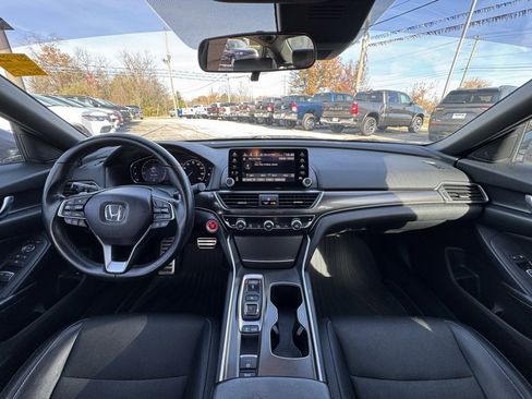 Used 2018 Honda Accord Sport image 14
