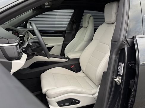 Certified 2025 Porsche Macan 4 Electric image 5