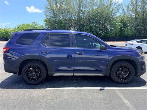 Used 2025 Honda Pilot Sport image 8