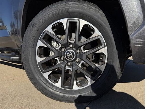 Used 2024 Toyota Tundra Limited image 11