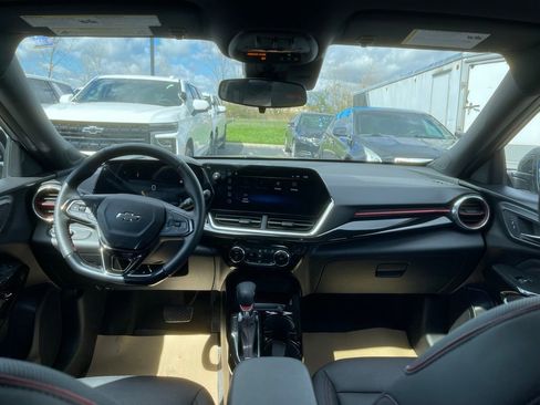 Used 2024 Chevrolet Trax RS w/ Sunroof Package image 21