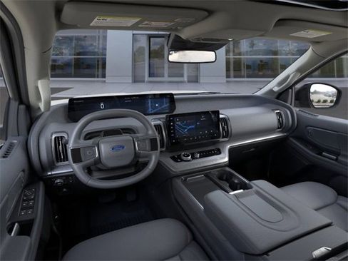 New 2025 Ford Expedition Active image 9