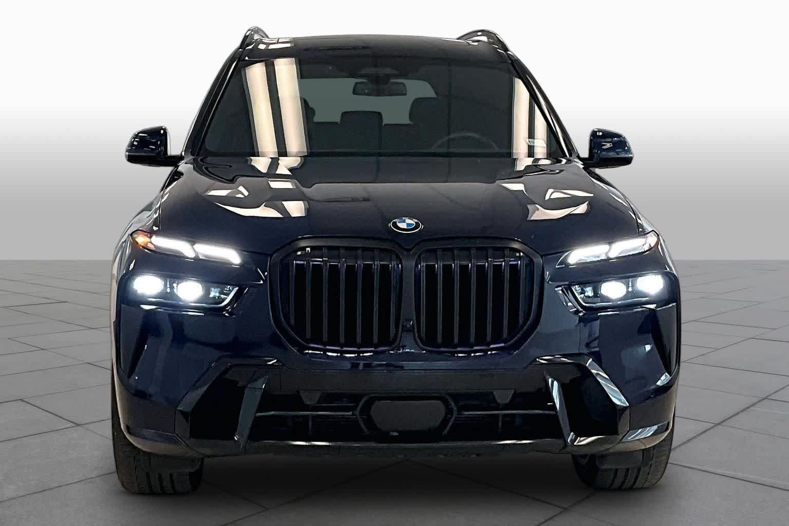 Used 2024 BMW X7 xDrive40i w/ M Sport Package AWD/4WD image 3