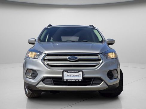 Used 2018 Ford Escape SE FWD image 2