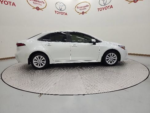 Used 2025 Toyota Corolla XLE FWD image 3