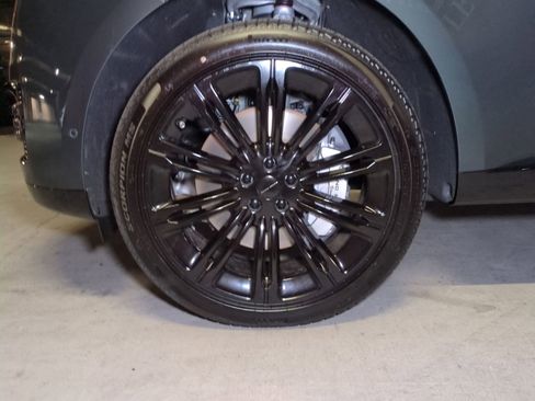 New 2026 Land Rover Range Rover Long Wheelbase SE AWD/4WD image 9