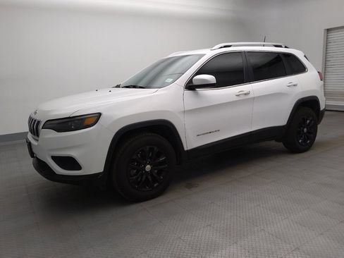 Used 2019 Jeep Cherokee Latitude Plus w/ Cold Weather Group AWD/4WD image 2