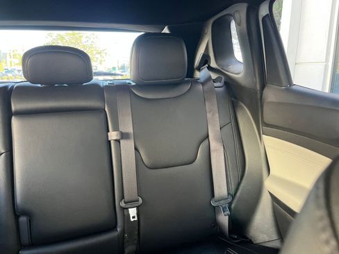 Used 2025 Jeep Compass Limited image 38